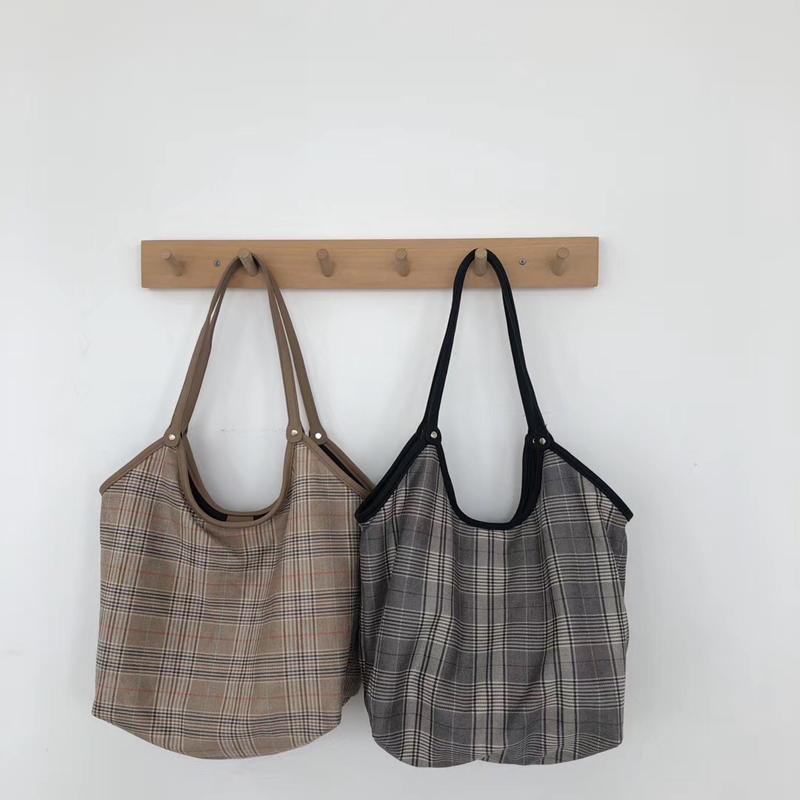 2021 Middle Women Vintage Plaid Shoulder Bag Korean Style Grid Female Handbag Cotton Check Ladies Tote Bag Sets Whole Sale, Black
2021 Middle Women Vintage Plaid Shoulder Bag Korean Style Grid Female Handbag Cotton Check Ladies Tote Bag Sets Whole Sale, Black