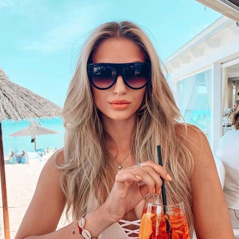Oversized Women Sunglasses 2020 Shield Shape Luxy Design Big Frame Rivet Shades Sun glasses Women UV400 sunglass zonnebril dames1
Oversized Women Sunglasses 2020 Shield Shape Luxy Design Big Frame Rivet Shades Sun glasses Women UV400 sunglass zonnebril dames1