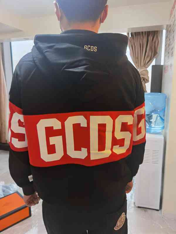 GCDS white letter printing black contrast sweatershirt hooded trendy men's and women's hoodie 2 2AME
GCDS white letter printing black contrast sweatershirt hooded trendy men's and women's hoodie 2 2AME