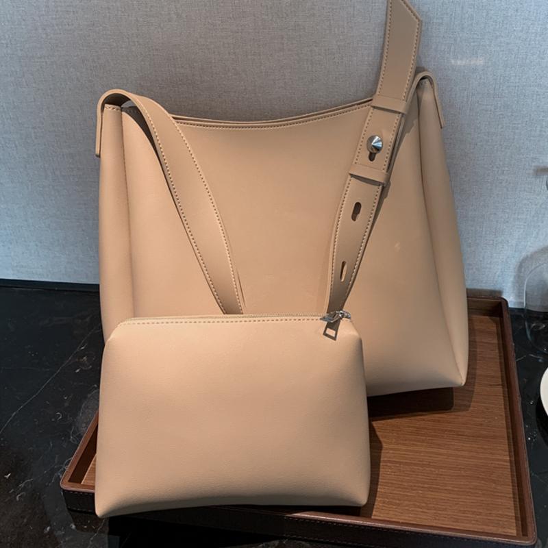 Luxury Shoulder Bags for Women 2021 High Quality Solid Color Leather Handbag Trend Fashion Underarm Bucket Bag Female Sac A Main, Beige
Luxury Shoulder Bags for Women 2021 High Quality Solid Color Leather Handbag Trend Fashion Underarm Bucket Bag Female Sac A Main, Beige