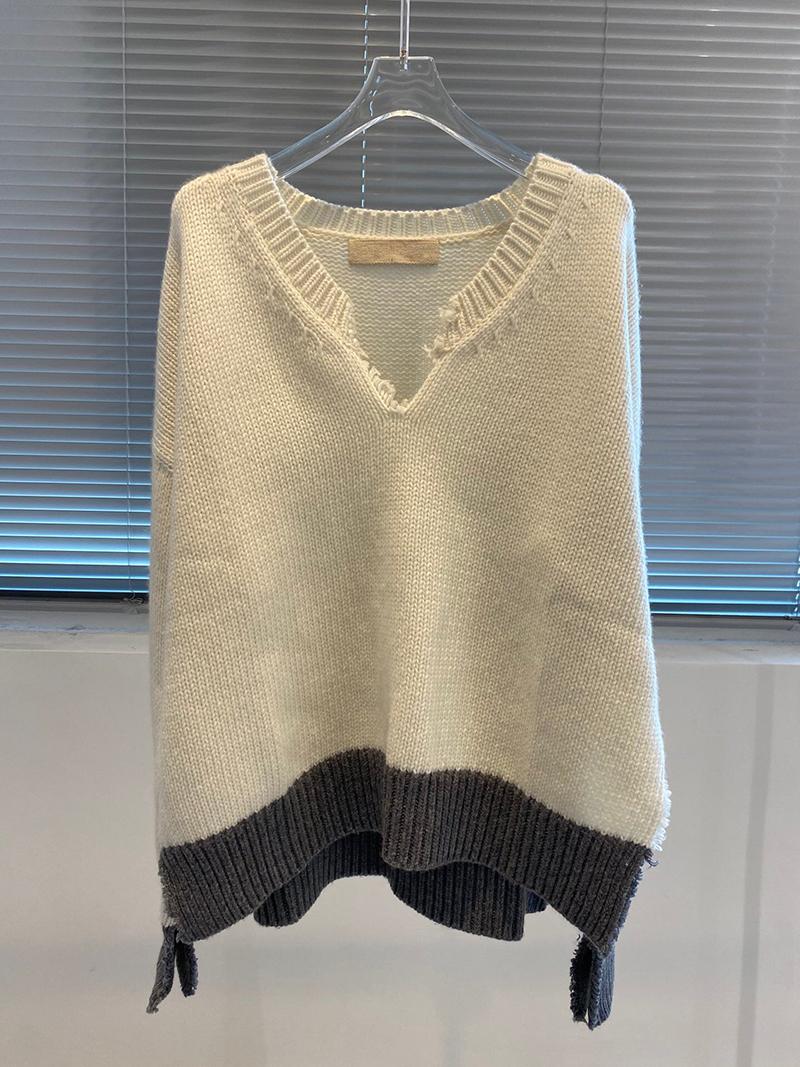 Luxury Design 2021 Fall Winter 100% Wool Minimal Oversized Flare V-neck Sweater, Ivory
Luxury Design 2021 Fall Winter 100% Wool Minimal Oversized Flare V-neck Sweater, Ivory