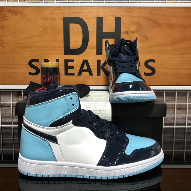 Top Quality Jumpman 1 1s Men Women Basketball Shoes Smoke Grey Obsidian UNC Fearless Court Purpl Chicago Mnes Womens Outdoor Sports Trainers Sneakers With Box, Style 49
Top Quality Jumpman 1 1s Men Women Basketball Shoes Smoke Grey Obsidian UNC Fearless Court Purpl Chicago Mnes Womens Outdoor Sports Trainers Sneakers With Box, Style 49