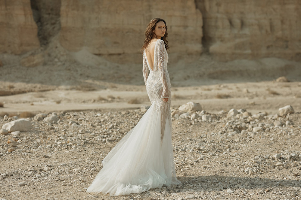 Eisen Stein 2021 Wedding Dresses Deep V Neck Long Sleeves Lace Appliques Mermaid Bridal Gowns Custom Made Sweep Train Wedding Dress