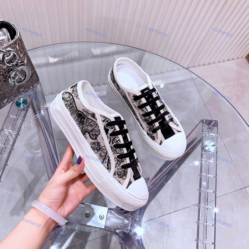 New Paris Fashion Stickerei Blumen Frau Fruhling Herbst Schuh Wohnungen Casual Canvas Fashion Sneaker CD Leinwand Schuhe GroBe 35-41
New Paris Fashion Stickerei Blumen Frau Fruhling Herbst Schuh Wohnungen Casual Canvas Fashion Sneaker CD Leinwand Schuhe GroBe 35-41