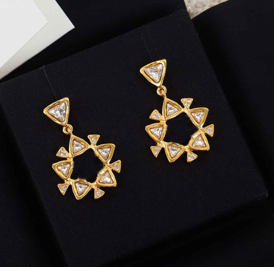 2021 Hot sale Top quality leaf shape with diamond and hollow design for women wedding jewelry gift free shipping PS3516
2021 Hot sale Top quality leaf shape with diamond and hollow design for women wedding jewelry gift free shipping PS3516