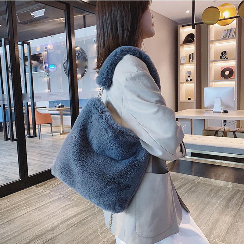 Plush Women Handbag 2021 Winter Fur Ladies Large Shoulder Bag Clutch Big Casual Tote Fashion travel Crossbody Pack, Black 
Plush Women Handbag 2021 Winter Fur Ladies Large Shoulder Bag Clutch Big Casual Tote Fashion travel Crossbody Pack, Black