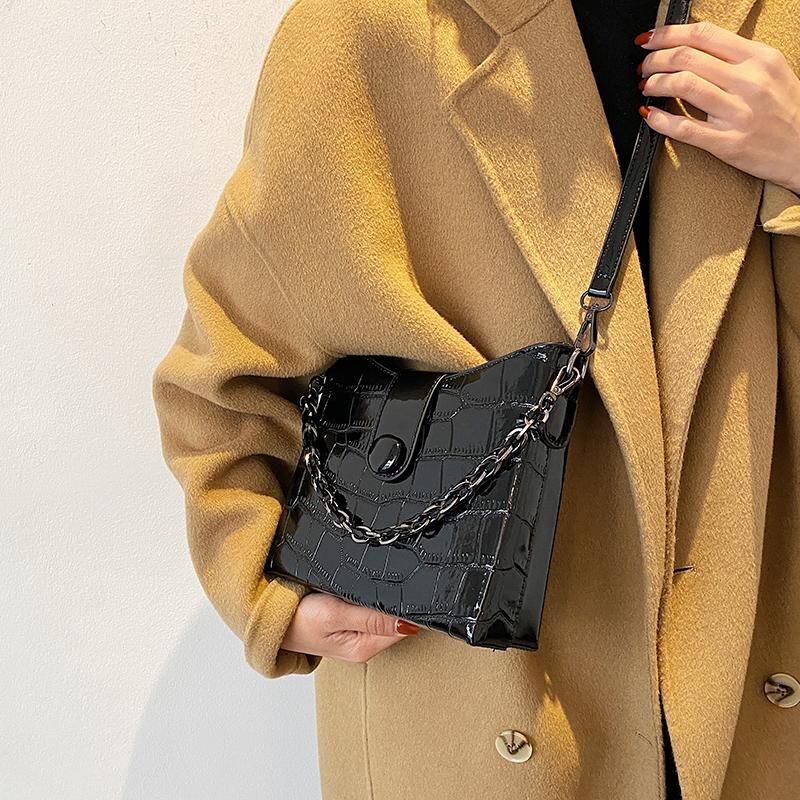 VeryMe Quality Retro Messenger Bag Women Casual Fashion Classic Womens Bag Leather Shoulder Handbag Purse bolsos marca lujo 2021, Black
VeryMe Quality Retro Messenger Bag Women Casual Fashion Classic Womens Bag Leather Shoulder Handbag Purse bolsos marca lujo 2021, Black