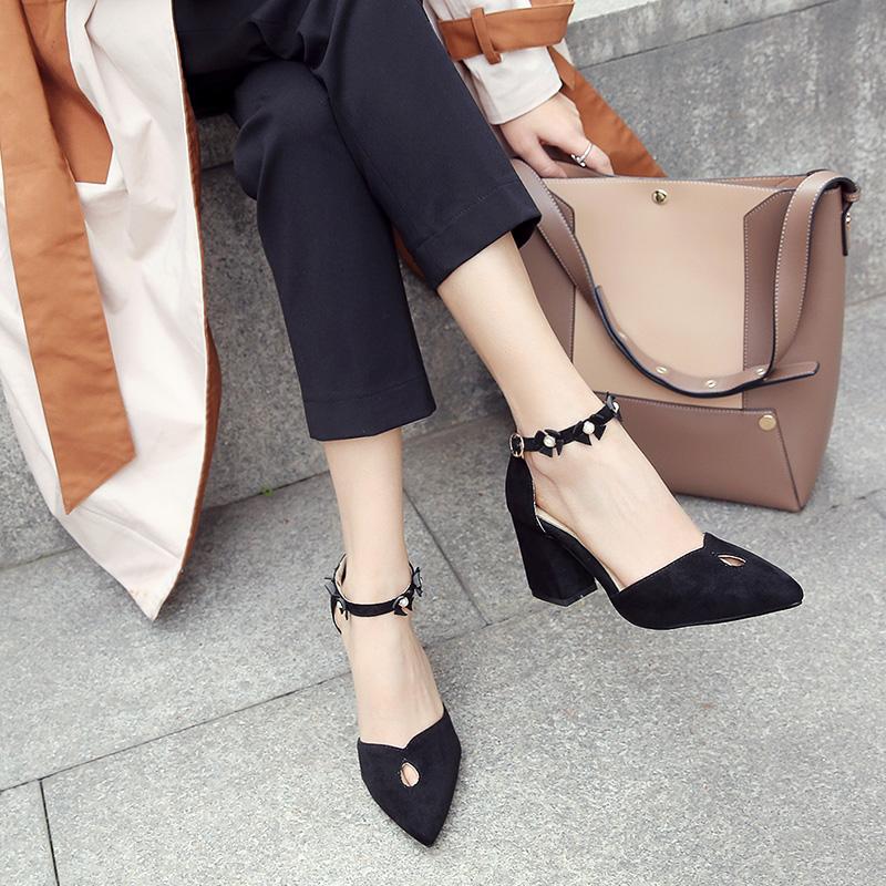 2021 Baotou sandals women's buckle thick heel high heels suitable for women with high instep large 40-43 fat feet wide and fat, Beige
2021 Baotou sandals women's buckle thick heel high heels suitable for women with high instep large 40-43 fat feet wide and fat, Beige