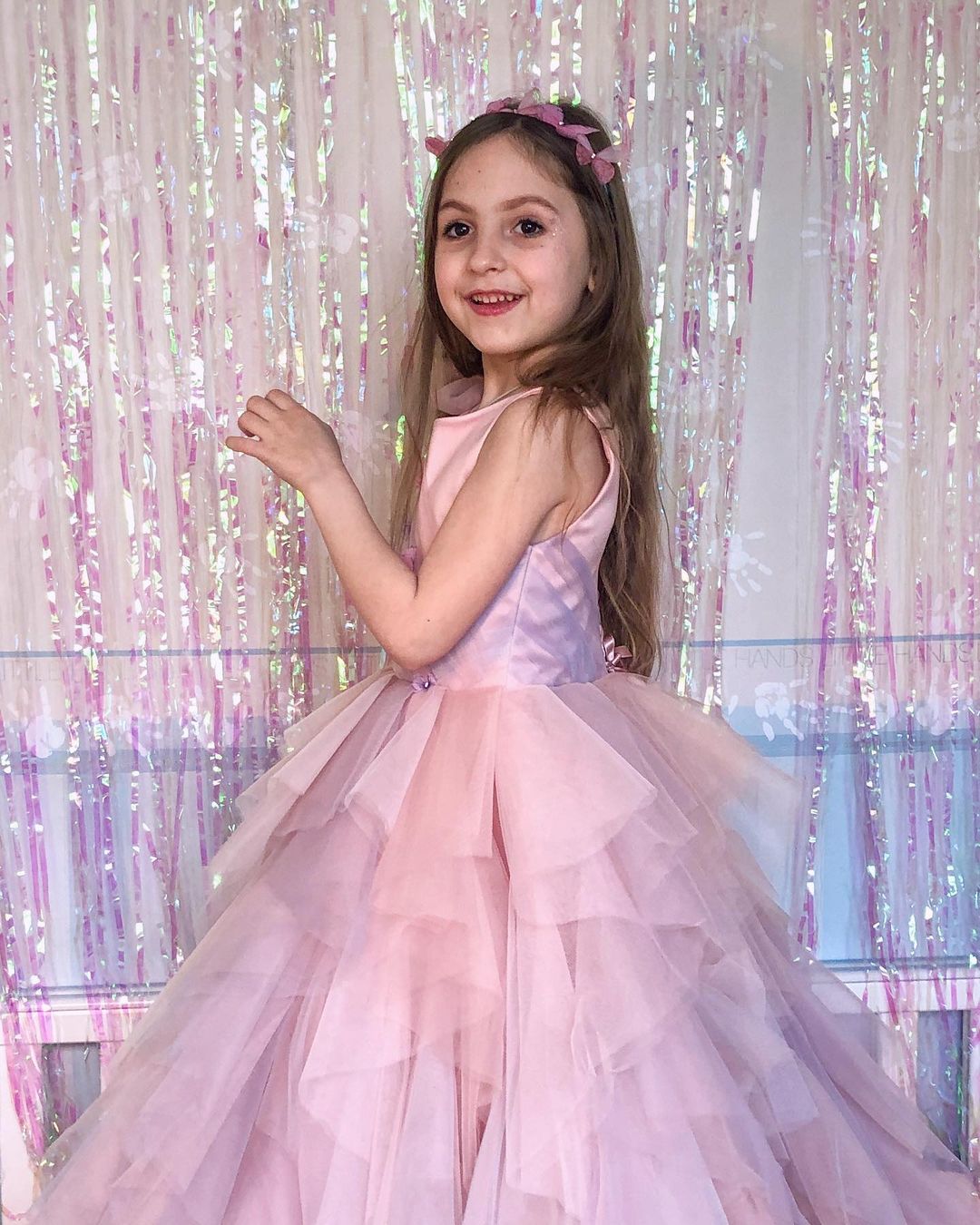 2020 Pink Cheap Flower Girl Dresses Ball Gown Tiers Little Girl Wedding Dresses Cheap Communion Pageant Dresses Gowns ZJ356