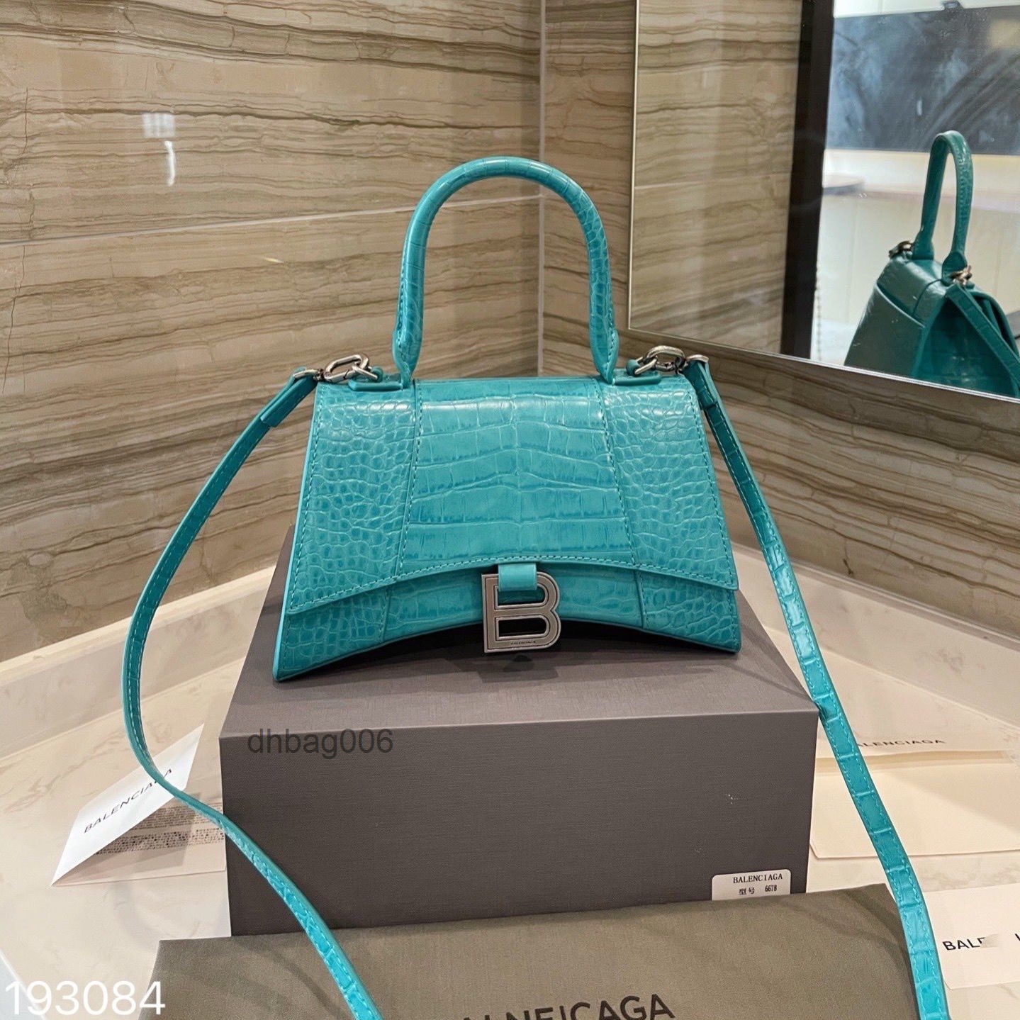 Luxurys 2022 Portable Women Designer Messenger Bags Crocodile Hourglass Balencaigasbag Handbag Hanbags Paris B-buckle Y13U, B green crocodile
Luxurys 2022 Portable Women Designer Messenger Bags Crocodile Hourglass Balencaigasbag Handbag Hanbags Paris B-buckle Y13U, B green crocodile