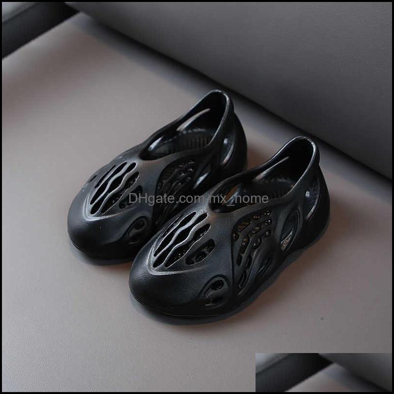Children Foam Lightweight Hole Water Shoes Boys Girls Fashion Beach Summer Sandals Baby Toddler Little Big Kids Designer Slides X0719 Drop D, Beige
Children Foam Lightweight Hole Water Shoes Boys Girls Fashion Beach Summer Sandals Baby Toddler Little Big Kids Designer Slides X0719 Drop D, Beige