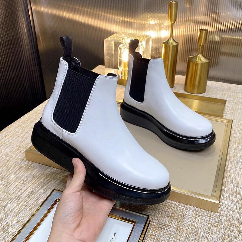 Thick bottom and thick heel chessy boots 2020 new leather motorcycle boots multi color decorative big toe elastic boots with box and dustbag