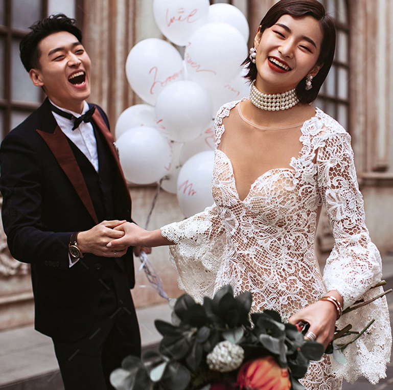 Vintage Lace Country Mermaid Wedding Dresses Ivory And Nude Sexy Open Back Long Bell Sleeves Sweep Train Bridal Gowns Sheer Jewel Neck 2021