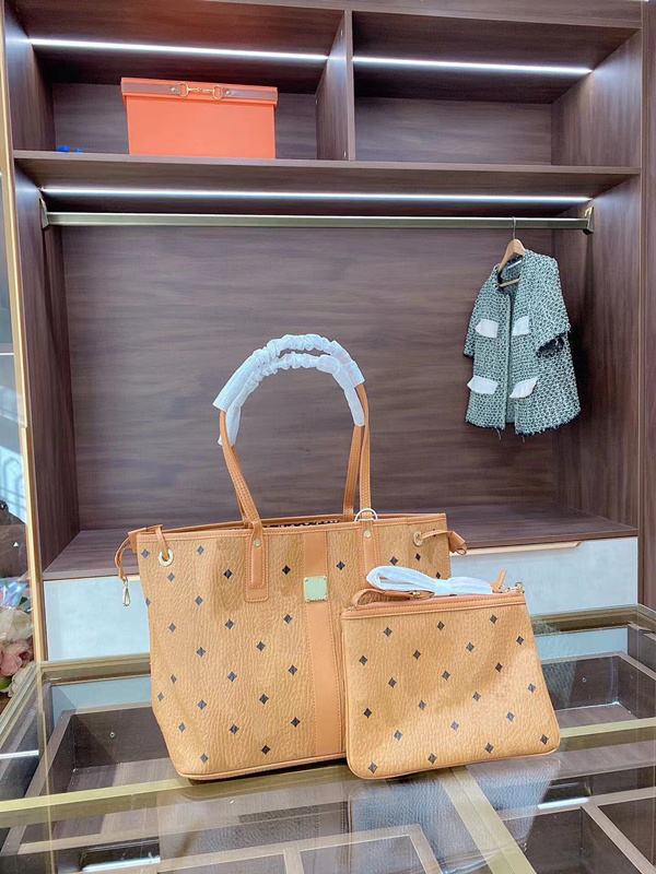 3A+ luxury designer brand women handbag fashion shoulder bag PU material handbag TONI VISETOS classic shopping bag Toni classic series
3A+ luxury designer brand women handbag fashion shoulder bag PU material handbag TONI VISETOS classic shopping bag Toni classic series