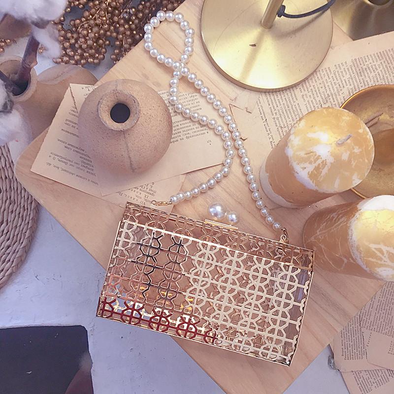 Hollow Out Shoulder Bag Pearl Chain Gold Cages Square Clutch Evening Ladies Luxury Wedding Party Crossbody Purse Handbag
Hollow Out Shoulder Bag Pearl Chain Gold Cages Square Clutch Evening Ladies Luxury Wedding Party Crossbody Purse Handbag