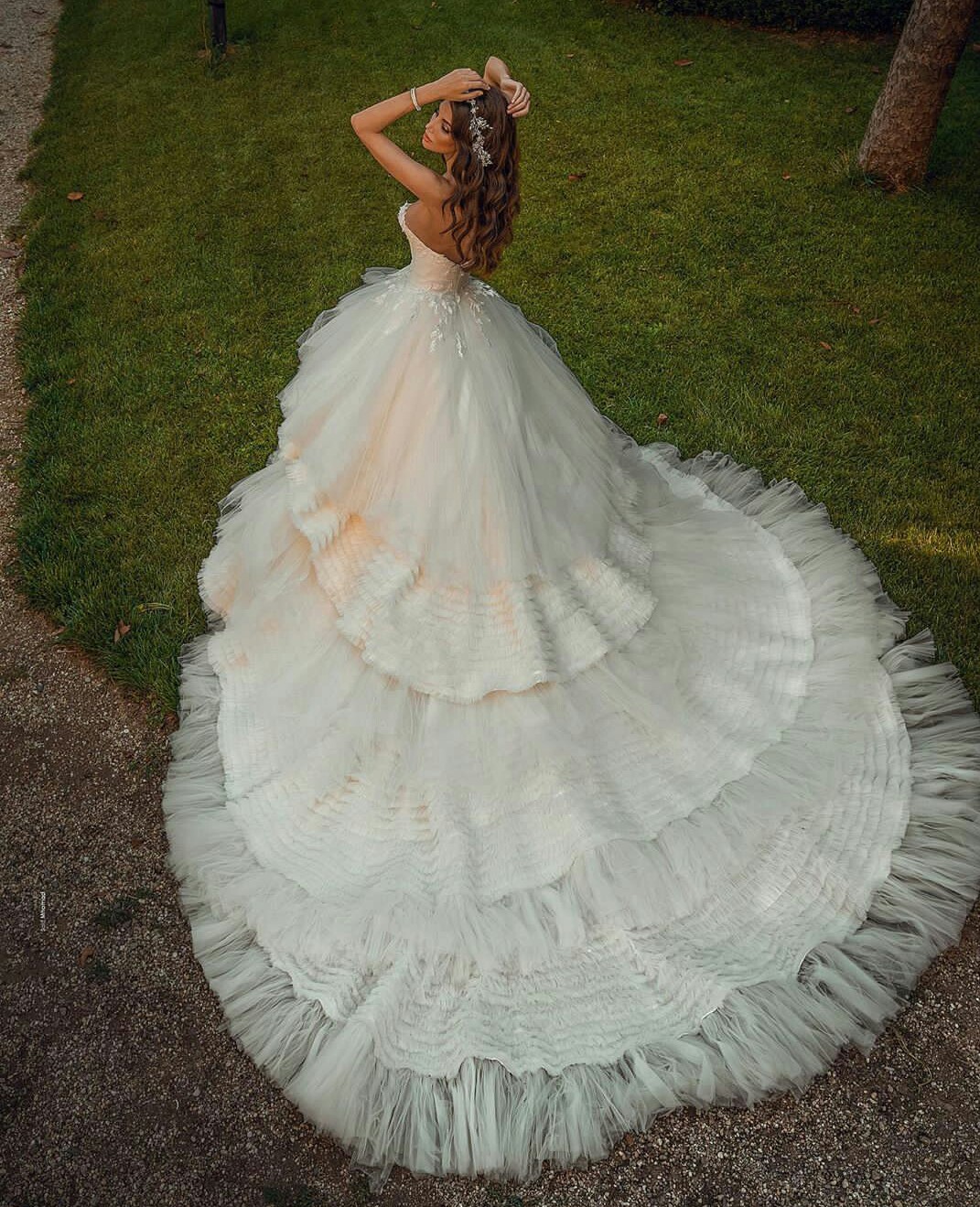 tiered skirts ball gown wedding dresses sweetheart neck ruffles appliques bridal gowns puffy wedding robes de marie