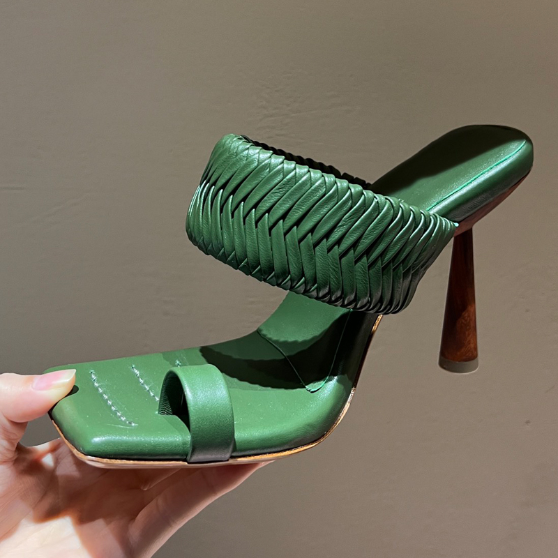 Top quality slippers womens Dress shoes Designers Celebrity catwalk style hand-woven 10cm Wood Heeled Square head slippers Genuine Leather shoe slipper sexy, Ivory
Top quality slippers womens Dress shoes Designers Celebrity catwalk style hand-woven 10cm Wood Heeled Square head slippers Genuine Leather shoe slipper sexy, Ivory