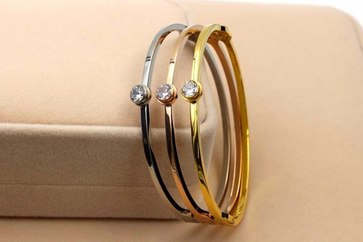 Fashion Round Crystal Buckle Thin Bracelet Bangle Rose Gold Color Stainless Steel Chrismas Women Party Gift1
Fashion Round Crystal Buckle Thin Bracelet Bangle Rose Gold Color Stainless Steel Chrismas Women Party Gift1
