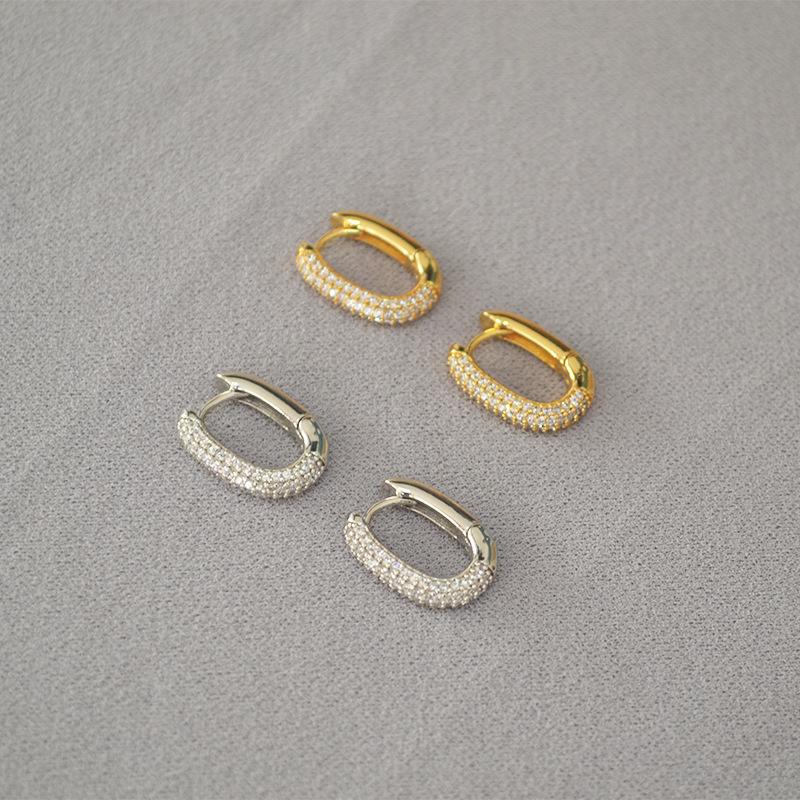 Japanese and Korean fashion simple zircon cold temperament U-shaped button earrings earrings female
Japanese and Korean fashion simple zircon cold temperament U-shaped button earrings earrings female