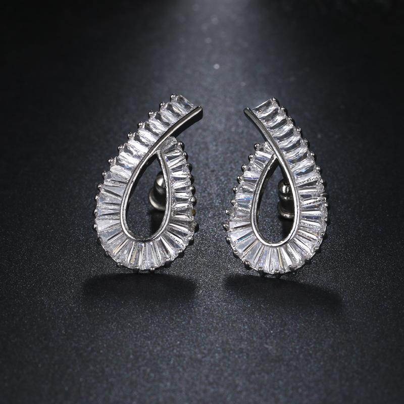 2021 NoEnName_Null Brand needle earrings new design unique geometric crystal jewelry lady earrings party holiday gift
2021 NoEnName_Null Brand needle earrings new design unique geometric crystal jewelry lady earrings party holiday gift