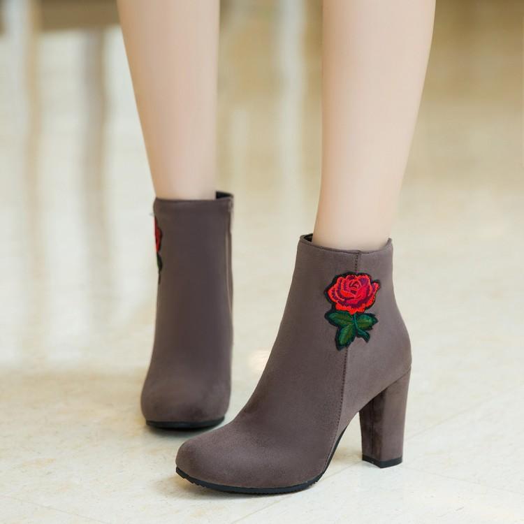 Big Size Ladies'national style of embroidery with thick heels and high heels and short boots, Beige
Big Size Ladies'national style of embroidery with thick heels and high heels and short boots, Beige