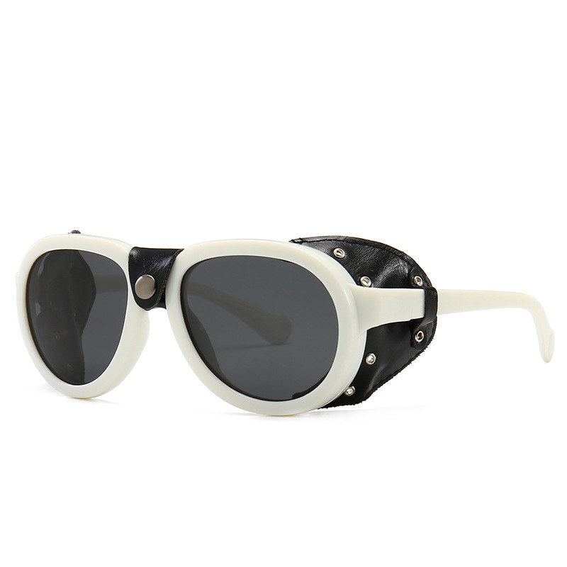 Steampunk Serpentine polarized male sunglasses leather oversized glasses design occident street shooting round frame sunglasses 
Steampunk Serpentine polarized male sunglasses leather oversized glasses design occident street shooting round frame sunglasses