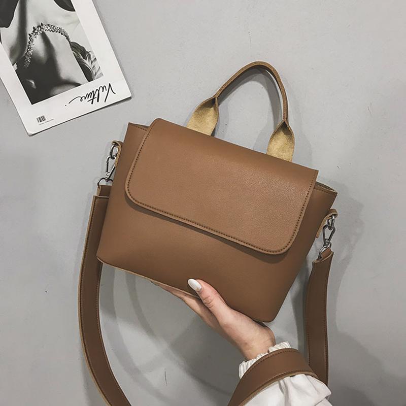 2021 Vintage Flap Shoulder Bag Women PU Leather Handbag Simple Crossbody Bag Designer Lady Messenger Designer Lady Purse sac, Khaki
2021 Vintage Flap Shoulder Bag Women PU Leather Handbag Simple Crossbody Bag Designer Lady Messenger Designer Lady Purse sac, Khaki