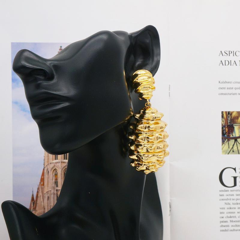 copper hollow out eardrop big design long drop earrings 2020 hot sale recommendation1
copper hollow out eardrop big design long drop earrings 2020 hot sale recommendation1