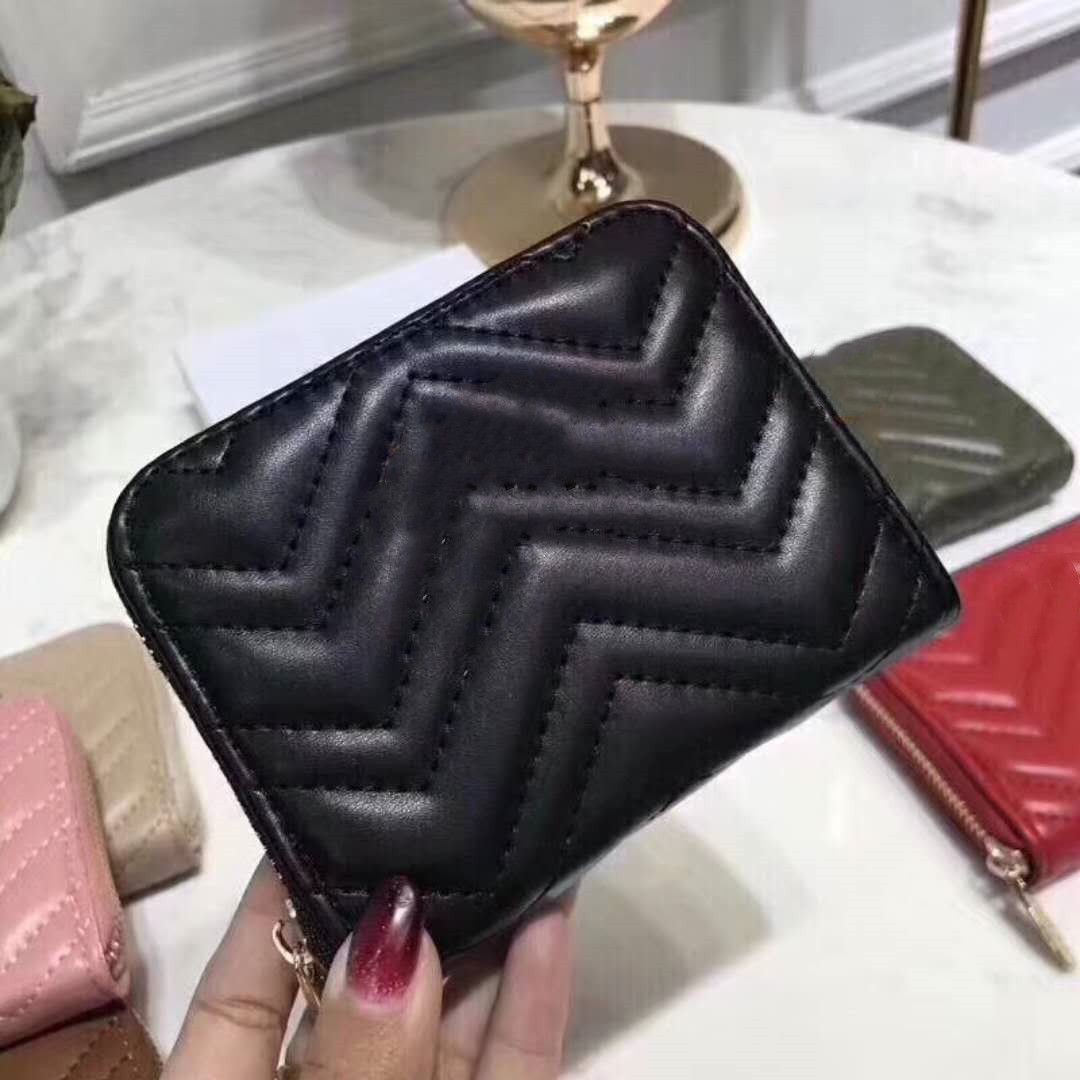 Luxury Short Wallet Classic Humanoid Pattern 2022 Women Bag Quilted Leather Rectangular Covered Wallets Purses Bags With Dust Bag And Box
Luxury Short Wallet Classic Humanoid Pattern 2022 Women Bag Quilted Leather Rectangular Covered Wallets Purses Bags With Dust Bag And Box