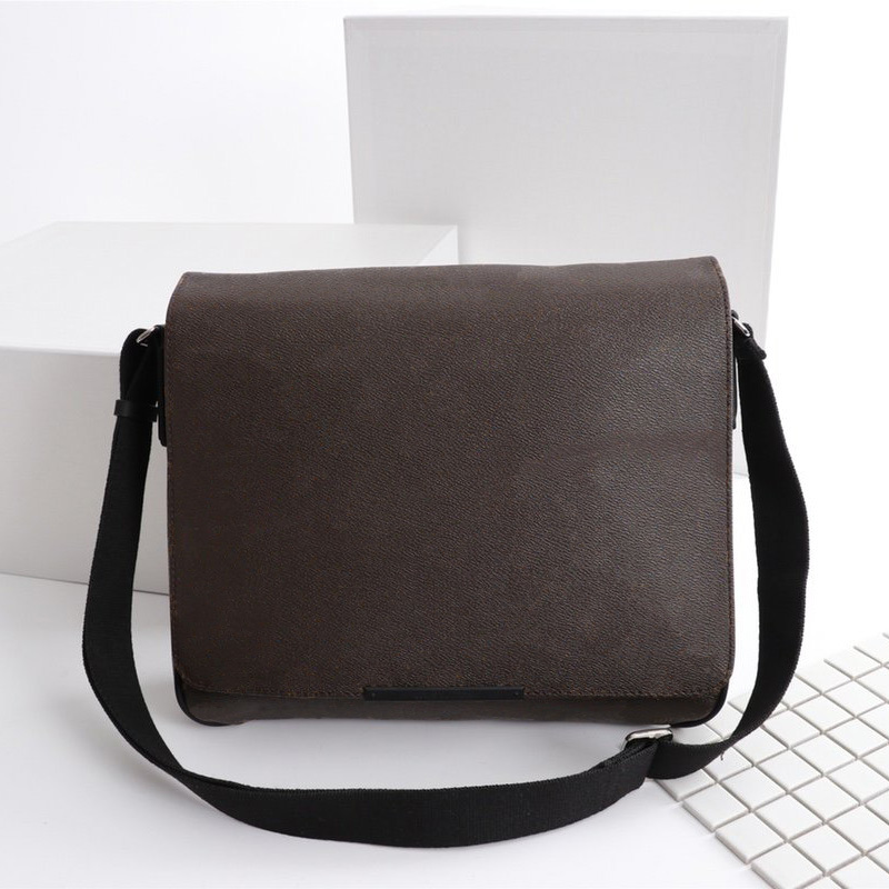 Classic messenger bag men shoulder Bags women fashion Cute style leather canvas mens crossbody bag men handbags for ladies size: 33*27*9cm
Classic messenger bag men shoulder Bags women fashion Cute style leather canvas mens crossbody bag men handbags for ladies size: 33*27*9cm