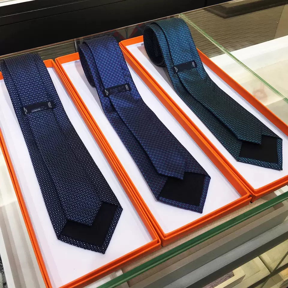 New Fashion Trend Men's Tie Silk Bow Tie Plaid Stripes Formal Business Wedding Party with Box
New Fashion Trend Men's Tie Silk Bow Tie Plaid Stripes Formal Business Wedding Party with Box