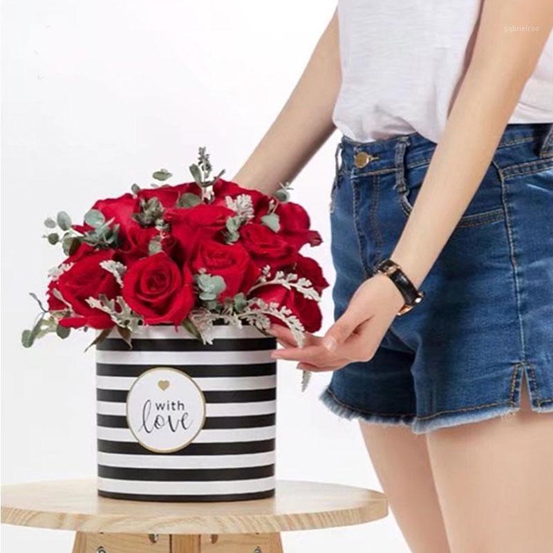 2 Pcs A Set Mini Korean Flower Box Round Hug Bucket Trumpet Gift Box With Lid Florist Flower Bouquet Package Material1
2 Pcs A Set Mini Korean Flower Box Round Hug Bucket Trumpet Gift Box With Lid Florist Flower Bouquet Package Material1