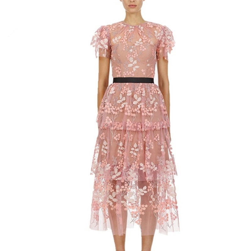 Elegant Ruffles Short Sleeve Pink Mesh Floral Embroidery Long Party Dress Summer Women High Quality Self Portrait Dress Y200805, Picture color
Elegant Ruffles Short Sleeve Pink Mesh Floral Embroidery Long Party Dress Summer Women High Quality Self Portrait Dress Y200805, Picture color