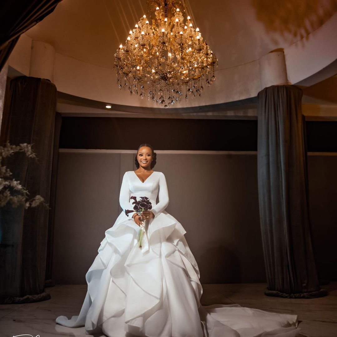 ful Tiered A e Wedding Dresses V Neck Long Sleeves Bridal Gowns Sweep Train Plus Size robe de mariee