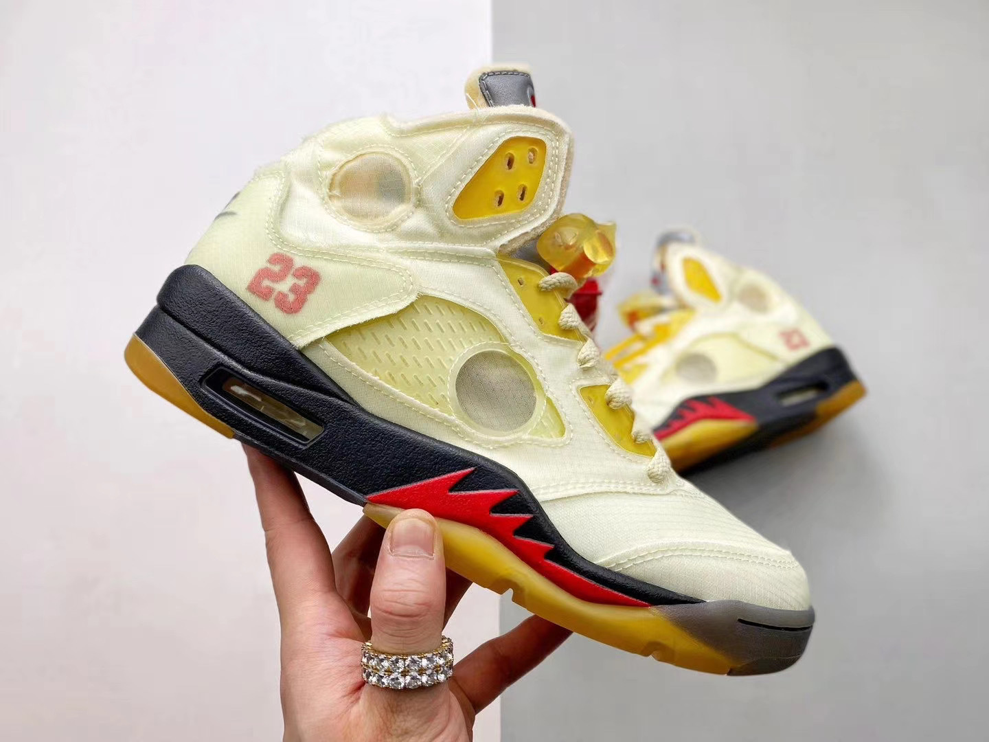 2021 New Original 5 White 5S Sail Fire Red Muslin Black 3M Reflective Virgil Ablohs Men Dress Shoes Sports Sneakers With Box
2021 New Original 5 White 5S Sail Fire Red Muslin Black 3M Reflective Virgil Ablohs Men Dress Shoes Sports Sneakers With Box