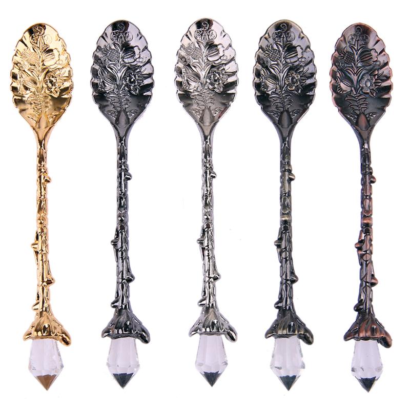 2021 Royal Style Spoon Metal Carved Coffee Spoons Forks With Crystal Head Kitchen Fruit Prikkers Dessert Ice Cream Scoop Gift
2021 Royal Style Spoon Metal Carved Coffee Spoons Forks With Crystal Head Kitchen Fruit Prikkers Dessert Ice Cream Scoop Gift