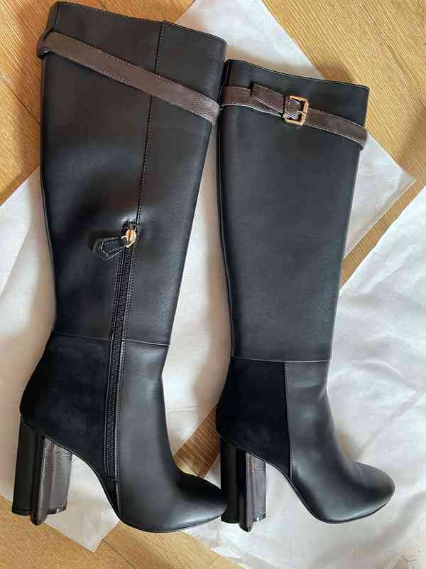 TopSelling Winter Designer Boots for women Knitted Stretch fashion Black Leather luxury designers boot Knee flip leather warm Casual Shoes 35-41, This is the box
TopSelling Winter Designer Boots for women Knitted Stretch fashion Black Leather luxury designers boot Knee flip leather warm Casual Shoes 35-41, This is the box