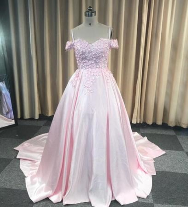 Vintage Gold Ball Gown Prom Dresses Court Train 3D Flowers Floral Lace Appliques Formal Evening Gowns Spaghetti Quinceanera Dress New 2021