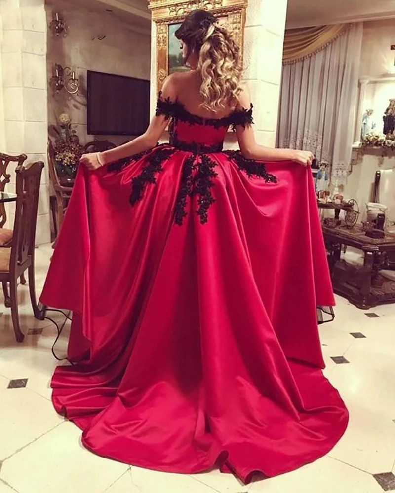 Split Front Sexy Burgundy Prom Dresses With Black Lace Flowers Appliques Off Shoulder 2023 Arabic Satin Formal Evening Gown A Line Plus Size Special O