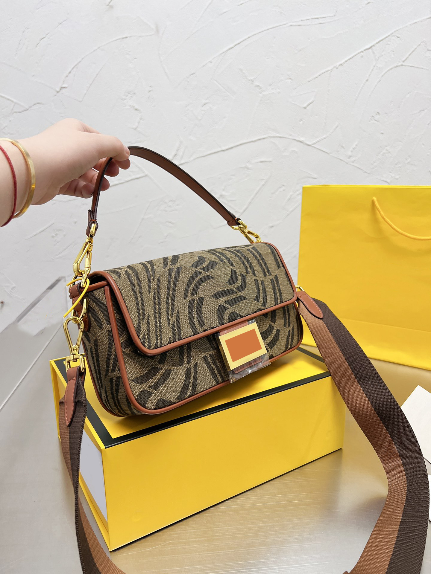 Baguette Brown Fabric Bag Womens Multicolor Canvas Shoulder bags Crossbody Tote Pouch Wallet Purse Luxurys Designers Totes Leather Oxidate Monograms Handbags, I need see other product
Baguette Brown Fabric Bag Womens Multicolor Canvas Shoulder bags Crossbody Tote Pouch Wallet Purse Luxurys Designers Totes Leather Oxidate Monograms Handbags, I need see other product