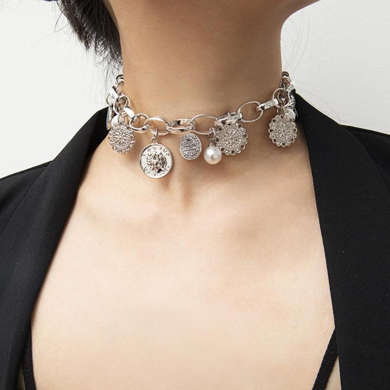 Vintage Imitation Pearl Flower Plate Embossed Necklace Female Simple Creative Coin O-Chain Necklace Women QZ0067
Vintage Imitation Pearl Flower Plate Embossed Necklace Female Simple Creative Coin O-Chain Necklace Women QZ0067