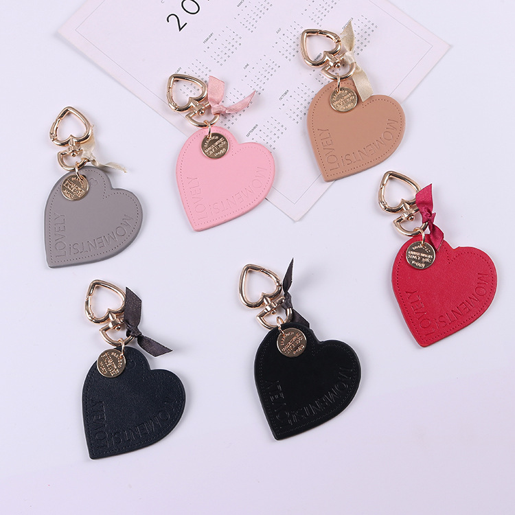 Fashion Leather Love Keychain Men and Women Couples Small Commodities Personality Creative Gifts Metal Bags Pendants Ornaments Popular In Eu, Slivery;golden
Fashion Leather Love Keychain Men and Women Couples Small Commodities Personality Creative Gifts Metal Bags Pendants Ornaments Popular In Eu, Slivery;golden