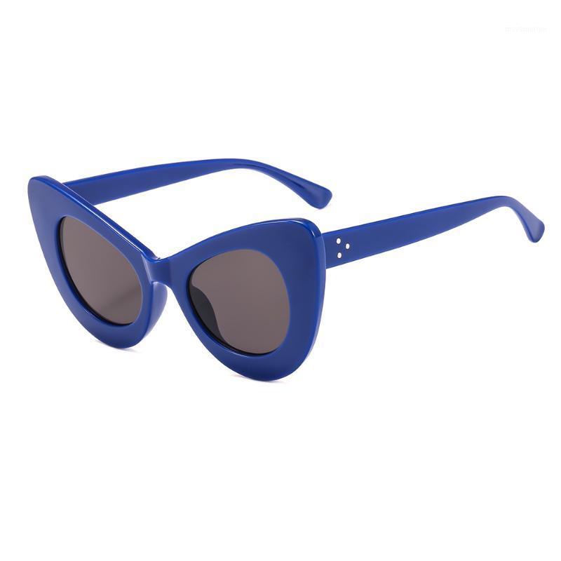 Retro Fashion Cat Eye Sexy Ladies Sunglasses Women Small Frame Vintage Brand Retro Plastic Lenses 2109 UV4001
Retro Fashion Cat Eye Sexy Ladies Sunglasses Women Small Frame Vintage Brand Retro Plastic Lenses 2109 UV4001