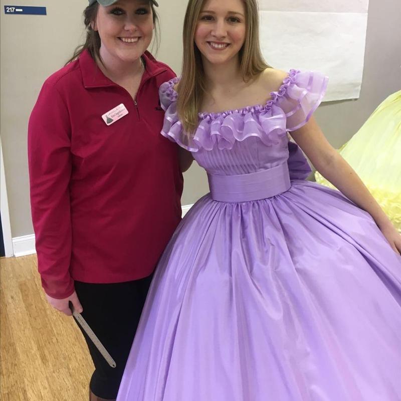 Setwell Off The Shoulder Ball Gown Quinceanera Dresses Sleeveless Tiered Pleated Floor Length Prom Party Gowns With Bow