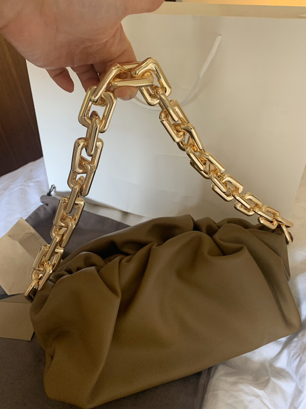 Popular Big Clutch Handle bags Soft Genuine Leather shoulder bags with big Metal Chain Free Shipping
Popular Big Clutch Handle bags Soft Genuine Leather shoulder bags with big Metal Chain Free Shipping