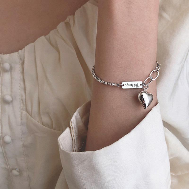 Vintage Lover Heart Bracelet Lucky Girl Letter Tag Chain Bracelets Jewelry Peach Heart Bracelet Retro Design Fshion Jewelry Gift
Vintage Lover Heart Bracelet Lucky Girl Letter Tag Chain Bracelets Jewelry Peach Heart Bracelet Retro Design Fshion Jewelry Gift