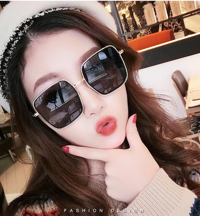 Fashion Metal Women Sunglasses Women Brand Designer Retro Square Big Sun Glasses Gradient Travel UV400 Mujer
Fashion Metal Women Sunglasses Women Brand Designer Retro Square Big Sun Glasses Gradient Travel UV400 Mujer