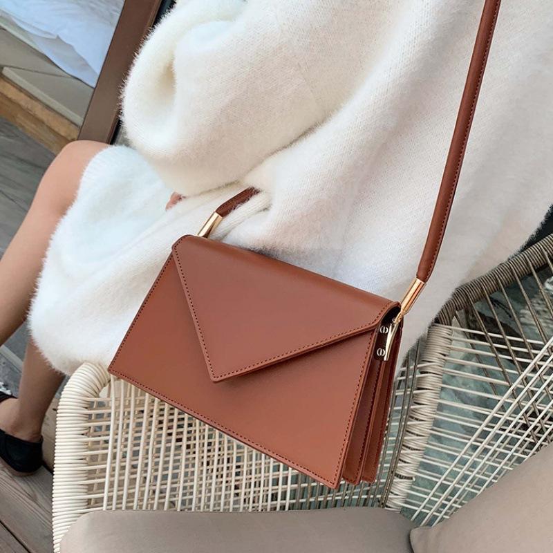 New Retro fashionable women's bag new Japanese and Korean style One Shoulder Messenger Bag, Black
New Retro fashionable women's bag new Japanese and Korean style One Shoulder Messenger Bag, Black