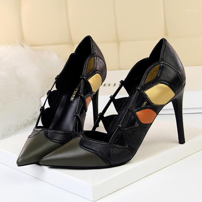 European and American style retro trend fine with shallow mouth pointed color matching hollow single high heel women's shoes 2011, Green
European and American style retro trend fine with shallow mouth pointed color matching hollow single high heel women's shoes 2011, Green