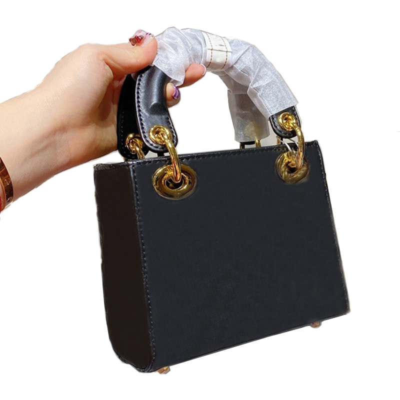 Designer Evening Bags Shoulder Bag With Silk Scarf High Quality Messenger Gold and Silver Hardware Four Colors Boutique Lady Cross Body Handbag Clutch Totes HQD32, Pink silver
Designer Evening Bags Shoulder Bag With Silk Scarf High Quality Messenger Gold and Silver Hardware Four Colors Boutique Lady Cross Body Handbag Clutch Totes HQD32, Pink silver